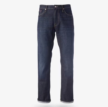 נוחות ואלגנטיות במשרד עם allen edmonds jeans